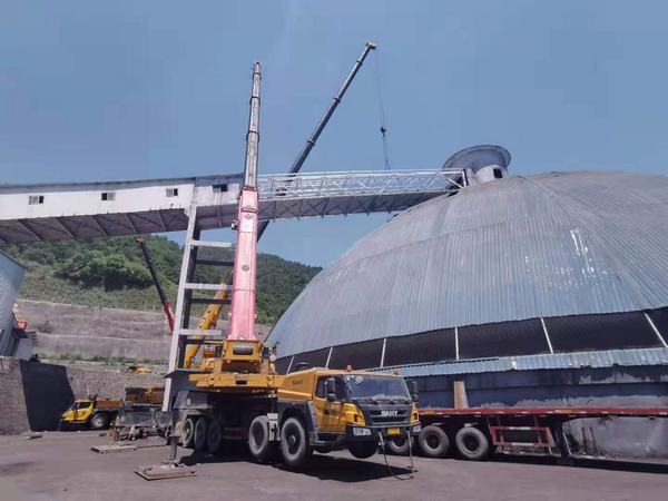 陜煤建設韓城分公司圓滿完成建新礦主井驅動機房至原煤倉棧橋吊裝工程