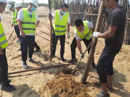 陜煤建設(shè)路橋分公司靖神鐵路項(xiàng)目勇闖“征遷關(guān)”攻克“攔路虎”