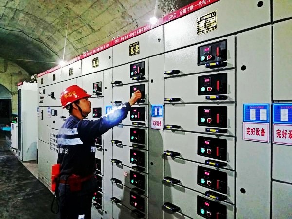 陜煤建設(shè)澄合分公司承建的西卓煤礦集中上倉斜巷帶式輸送機機頭變電所及給料機安裝工程提前順利完工