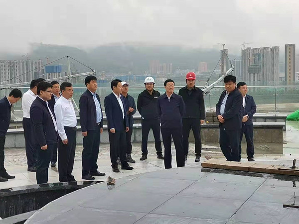 彬州市委書記王宏志、市長(zhǎng)陳加寶一行蒞臨銀西高鐵彬州站前廣場(chǎng)項(xiàng)目檢查指導(dǎo)工作