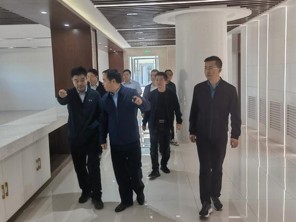 陜煤集團(tuán)陜西鐵路物流集團(tuán)黨委書記、董事長(zhǎng)趙國(guó)智蒞臨靖神鐵路孟家灣站機(jī)輛中心檢查指導(dǎo)工作