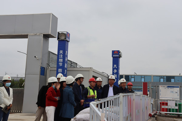 陜西省西咸新區(qū)灃西新城開發(fā)建設（集團）有限公司黨委書記、董事長楊建柱一行蒞臨灃西新城第五學校項目調研指導工作