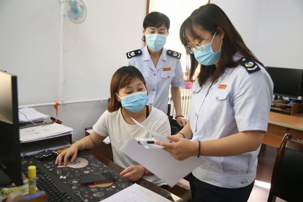 銅川市王益區(qū)稅務分局相關人員深入陜煤建設銅煤公司進行業(yè)務調研指導