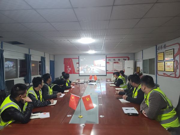 陜煤建設(shè)銅煤公司基層各黨支部組織黨員觀(guān)看《黨課開(kāi)講啦》