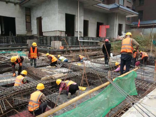 陜煤建設(shè)澄合分公司第七項(xiàng)目部生力廣場(chǎng)項(xiàng)目追趕超越干勁酣