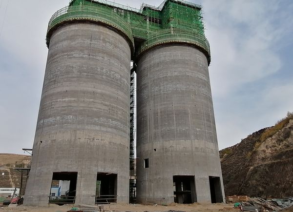 陜煤建設(shè)天工公司安裝三部施工的精煤倉(cāng)工程順利封頂