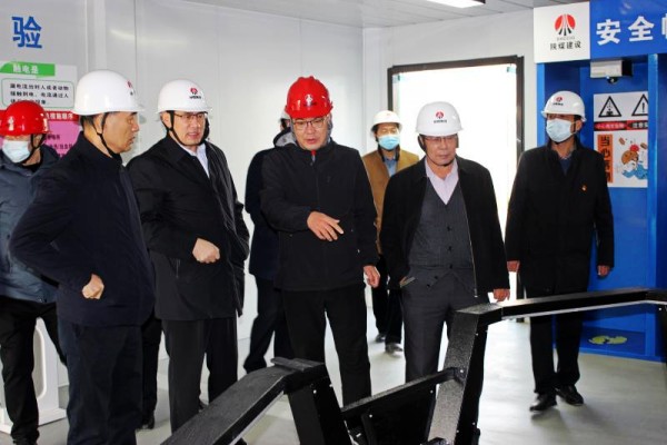 集團領(lǐng)導侯本英、司正林一行深入北斗星基項目檢查指導工作