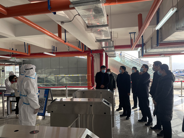 彬州市委書記王宏志、市長陳加寶一行蒞臨銀西高鐵彬州東站前廣場項(xiàng)目指導(dǎo)疫情防控工作