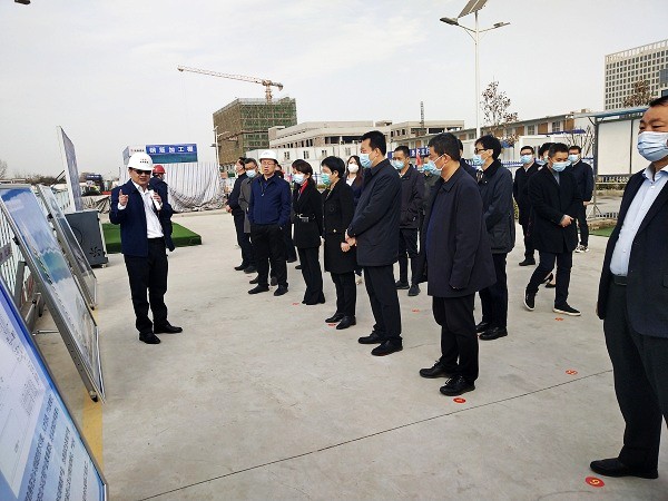 西安市高新區(qū)黨工委、管委會(huì)一行觀摩測(cè)評(píng)陜煤建設(shè)北斗星基建設(shè)項(xiàng)目