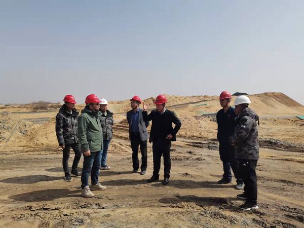 陜煤建設韓城分公司土建十六項目部多面“發(fā)威”掀起早春施工會戰(zhàn)