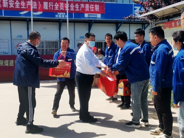 王寧慰問(wèn)節(jié)日期間一線堅(jiān)守崗位員工