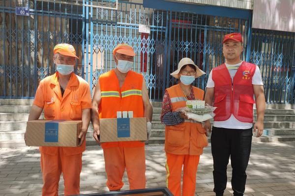 陜煤建設銅煤公司：開展“送一份關懷，道一聲辛苦”環(huán)衛(wèi)工慰問活動