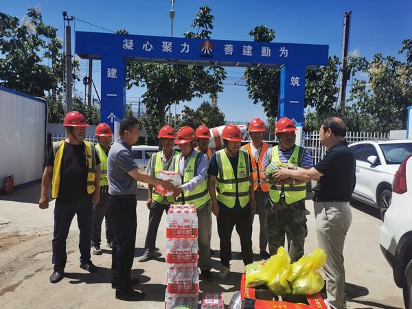 陜煤建設設備租賃中心黨政領導深入一線送清涼