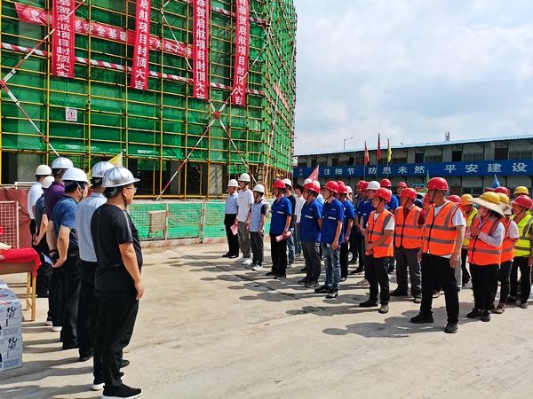 陜煤建設(shè)渭南分公司承建的渭南啟航A、B座工程主體順利封頂