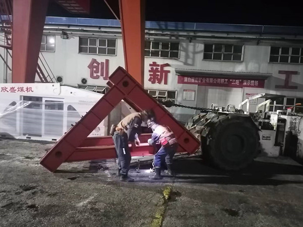 陜煤建設機電安裝公司建莊項目部完成四盤區(qū)皮帶安裝并運轉