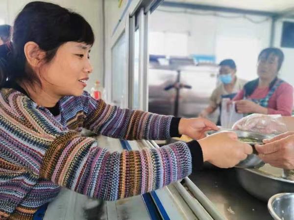 陜煤建設(shè)礦建二公司：中秋慰問(wèn)送真情 免餐關(guān)愛(ài)暖人心