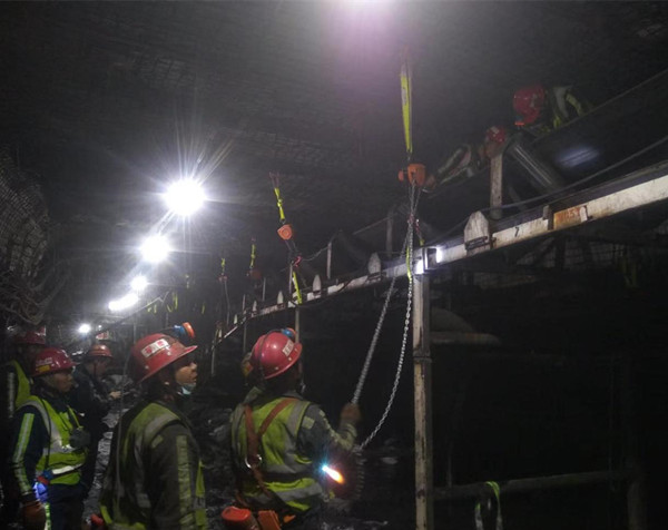 陜煤建設(shè)機電安裝公司小保當項目部奮戰(zhàn)36小時完成改造任務(wù)