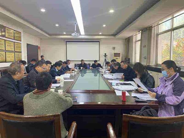 陜煤建設(shè)澄合分公司承建的彬長大佛寺新增生產(chǎn)生活設(shè)施3#、4#職工宿舍及車庫工程順利通過竣工驗收