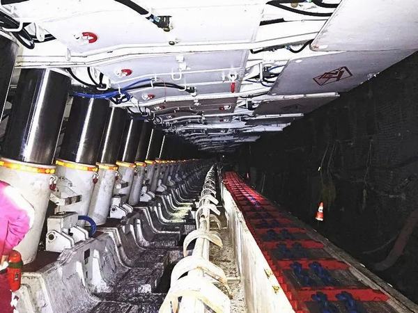 陜煤建設煤礦運營服務分公司：巴拉素項目部2101工作面安裝會戰(zhàn)正酣