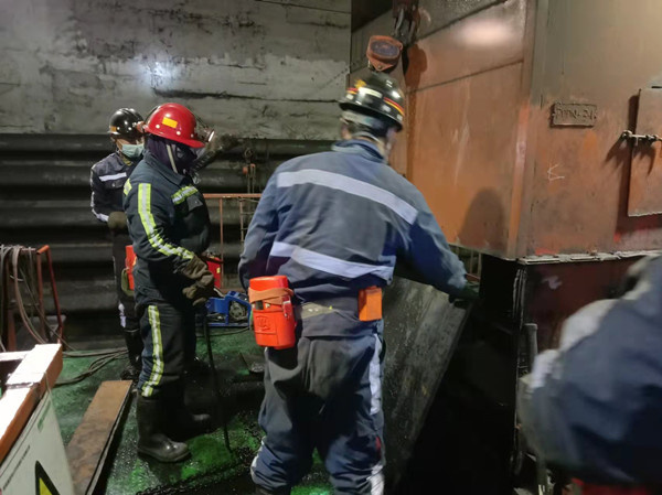 陜煤建設(shè)機(jī)電安裝公司：喜度良宵辭舊歲，元旦工程檢修忙