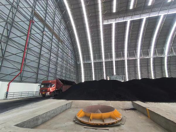 陜煤建設(shè)韓城分公司土建十六項(xiàng)目部承建的榆陽煤炭物流園區(qū)儲煤棚順利交接