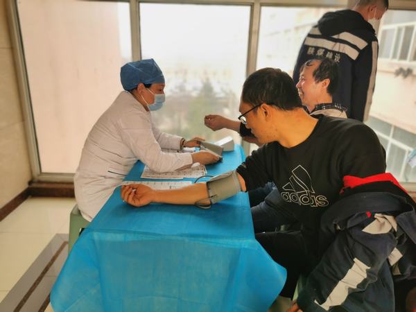 陜煤建設(shè)集團洗選煤運營公司澄合山陽運營項目部：新添舉措嚴把職工“健康關(guān)”