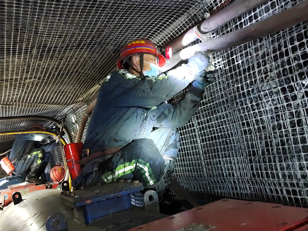 為堅(jiān)守崗位的機(jī)電安裝人點(diǎn)贊！