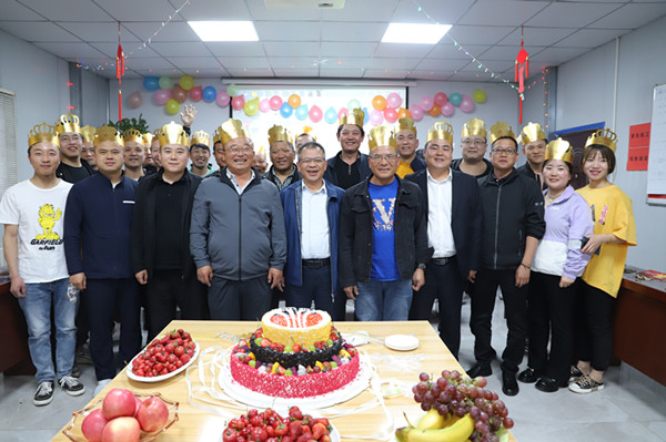 這場集體生日會,氛圍感滿滿！