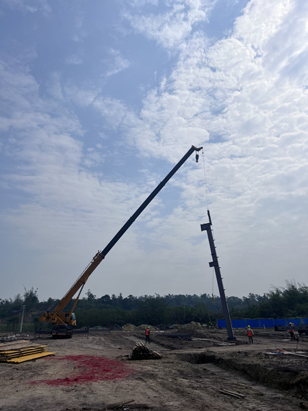 陜煤建設(shè)漢中分公司智能塔機(jī)制造項(xiàng)目鋼結(jié)構(gòu)首吊圓滿完成