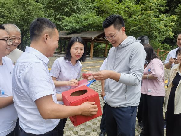 陜煤建設路橋分公司開展“凝心聚力鼓干勁 健步奮進新征程” 健步行活動
