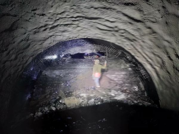 陜煤建設(shè)礦建二公司王峰項(xiàng)目部井下巷道順利貫通