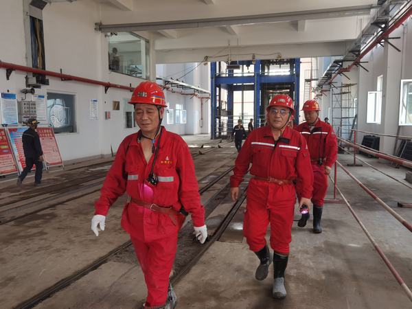 王明智、楊讓順深入陜煤建設(shè)礦建二公司王峰項(xiàng)目部檢查指導(dǎo)工作