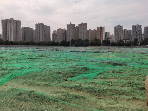 陜煤建設(shè)新城公司華清東路以南區(qū)域改造項目清表及垃圾清運工程二標段及五標段工程順利通過竣工驗收