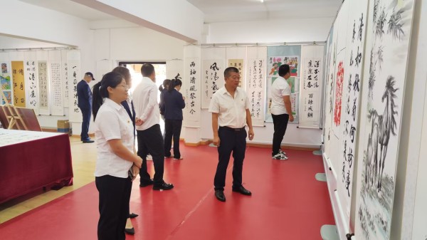  陜煤建設(shè)機電安裝公司參觀廉政作品展