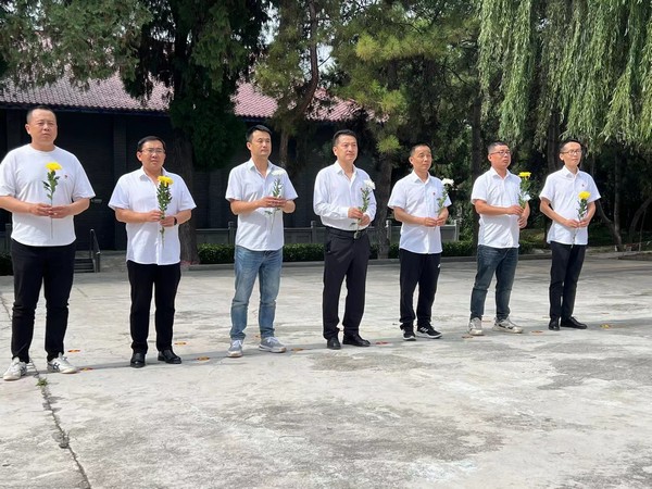 陜煤建設(shè)銅煤公司延安項(xiàng)目部黨支部 開展“緬懷革命先烈，傳承紅色基因”主題黨日活動