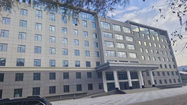 陜煤建設(shè)韓城分公司土建第三項目部承建的王峰煤礦辦公樓工程順利通過竣工驗收