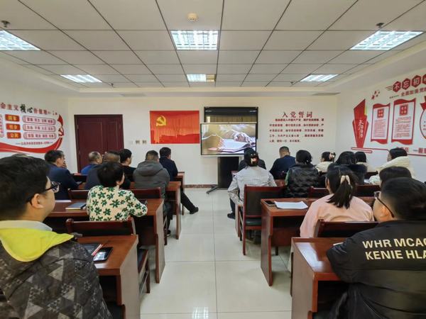 陜煤建設(shè)煤礦運(yùn)營(yíng)服務(wù)分公司：組織觀看黨史學(xué)習(xí)教育影片《跨過(guò)鴨綠江》