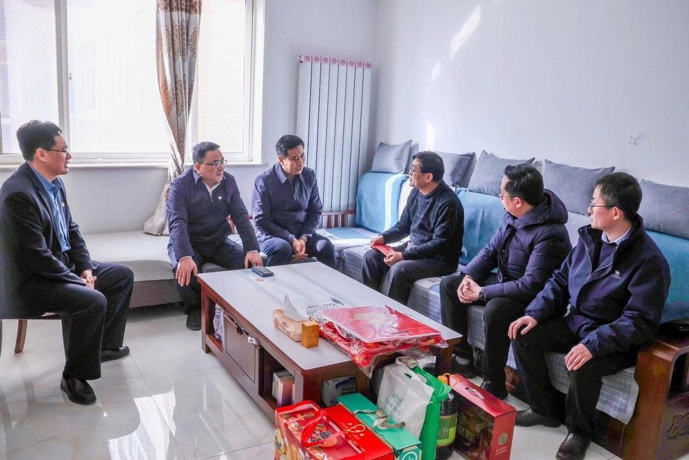 陜煤集團副總經理宋召軍走訪慰問建設集團困難職工