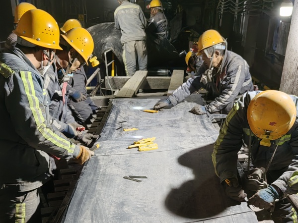 陜煤建設(shè)機(jī)電安裝公司：凝心聚力忙檢修，爭(zhēng)分奪秒不停歇