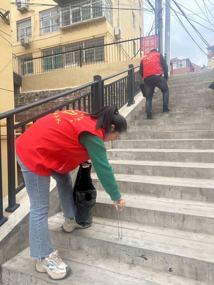 陜煤建設(shè)機(jī)電安裝公司：志愿服務(wù)迎“五一”，文明與愛齊傳遞