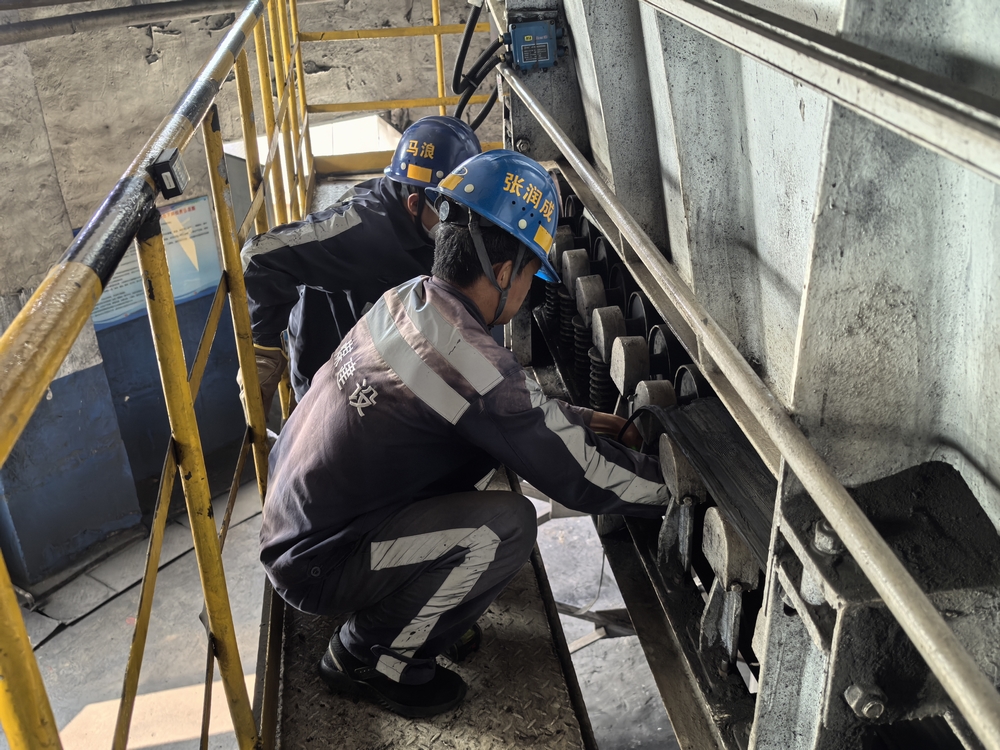 陜煤建設(shè)洗選煤運(yùn)營公司紅柳林洗煤廠項目部： 群策群力 打贏771給煤機(jī)“換帶”攻堅戰(zhàn)