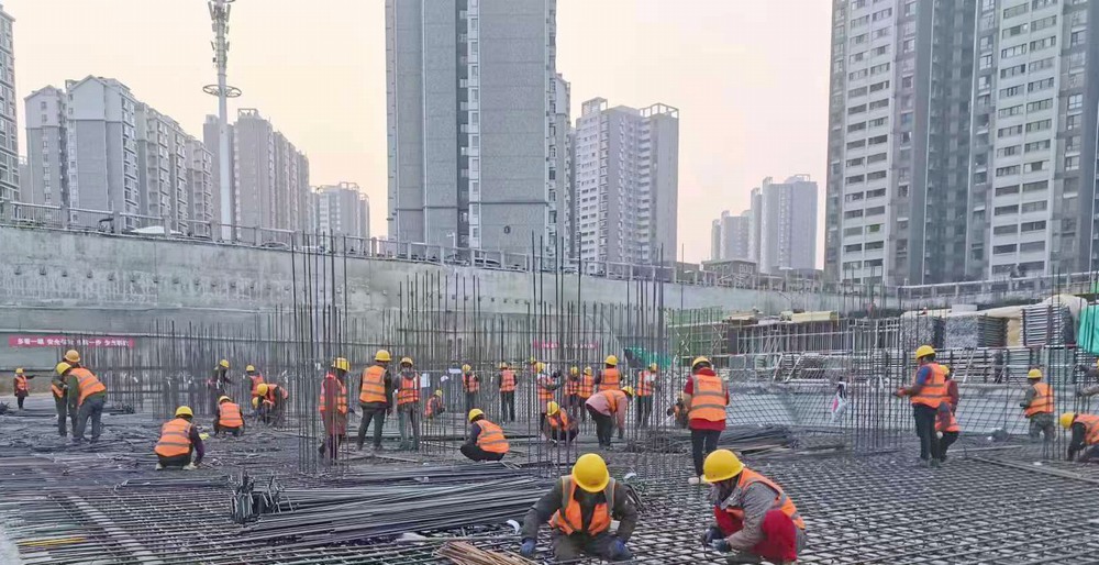 陜煤建設(shè)新龍城直屬項(xiàng)目部：國(guó)慶假日不打烊，熱火朝天忙生產(chǎn)
