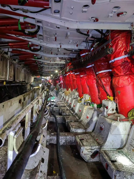 陜煤建設(shè)煤礦運(yùn)營(yíng)服務(wù)分公司：巴拉素煤礦22盤(pán)區(qū)2201綜采工作面機(jī)電設(shè)備安裝工程單機(jī)通電試運(yùn)轉(zhuǎn)圓滿(mǎn)成功