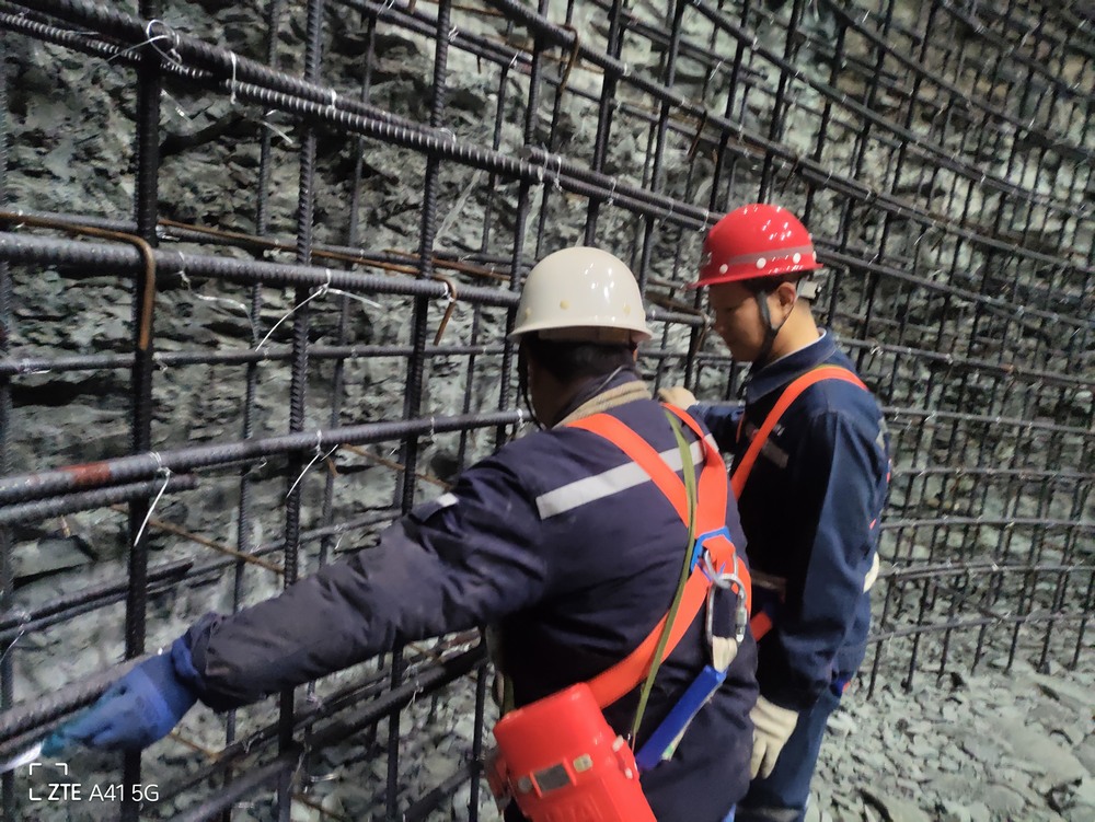 喜報(bào)！陜煤建設(shè)礦建二公司施工的曹家灘煤礦副立井井筒大斷面壁座施工驗(yàn)收完畢