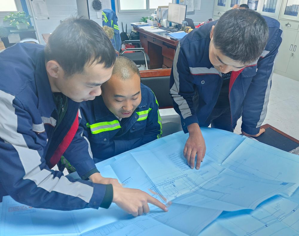 陜煤建設(shè)機(jī)電安裝公司：趙石畔煤礦301盤(pán)區(qū)變電所送電成功